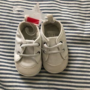 NWT White crib shoes 3-6m